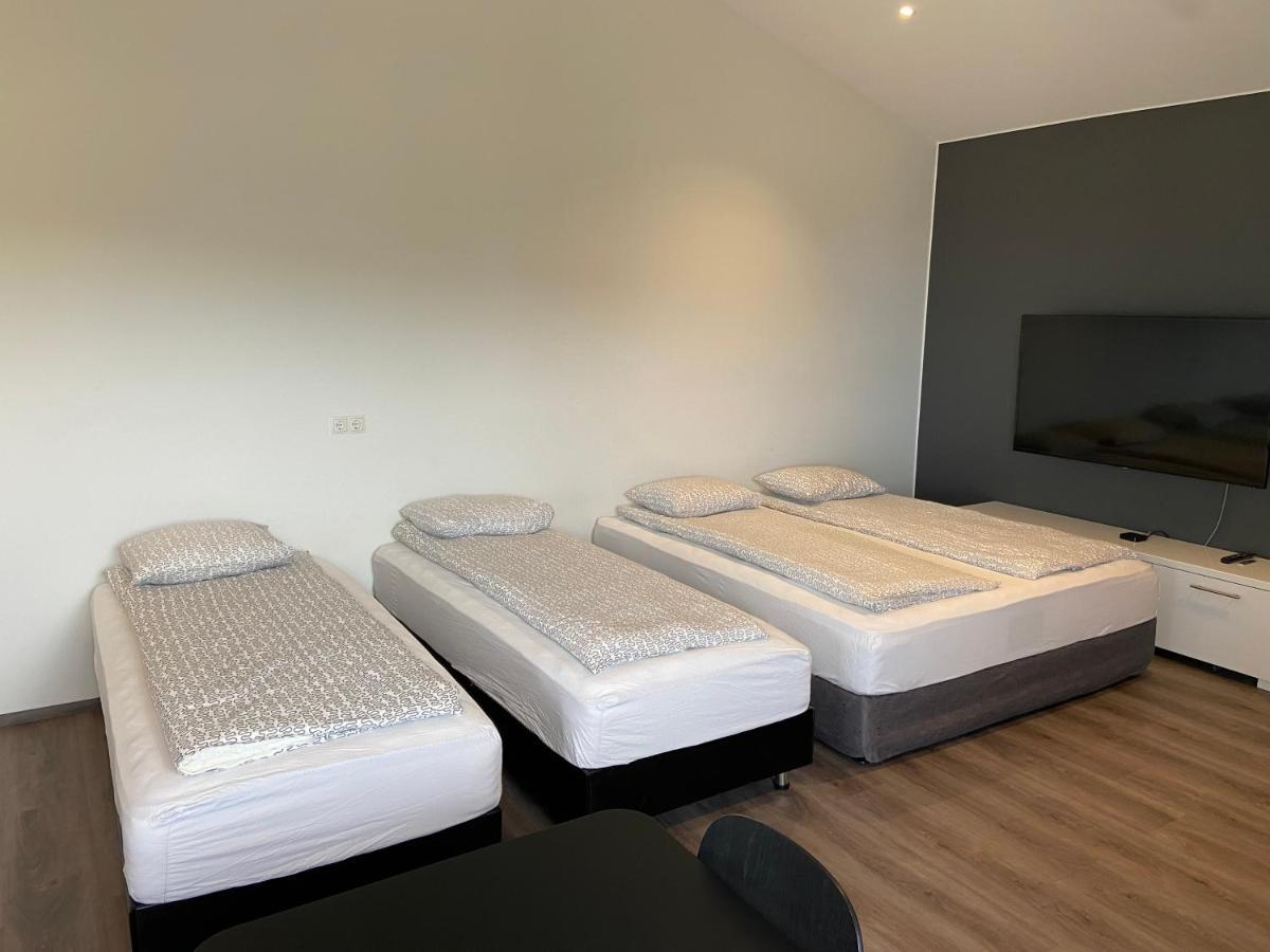 4 Person Room With Private Entrance And Bathroom Keflavík Buitenkant foto